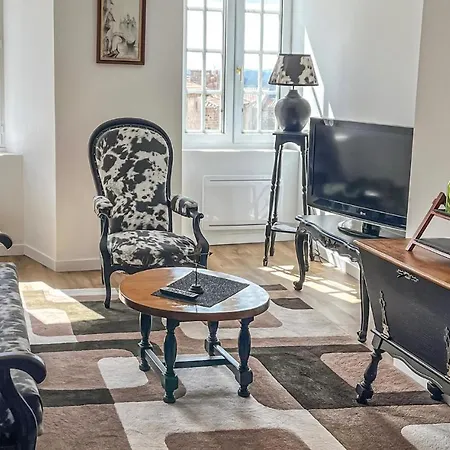 Nice Apartment In Pradelles With Wifi Апартаменты