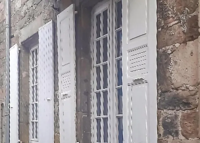 Nice Apartment In Pradelles With Wifi Апартаменты *