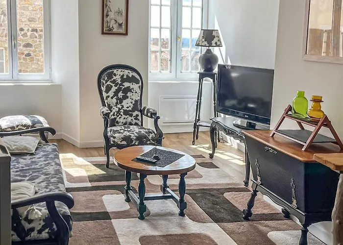 Nice Apartment In Pradelles With Wifi Апартаменты